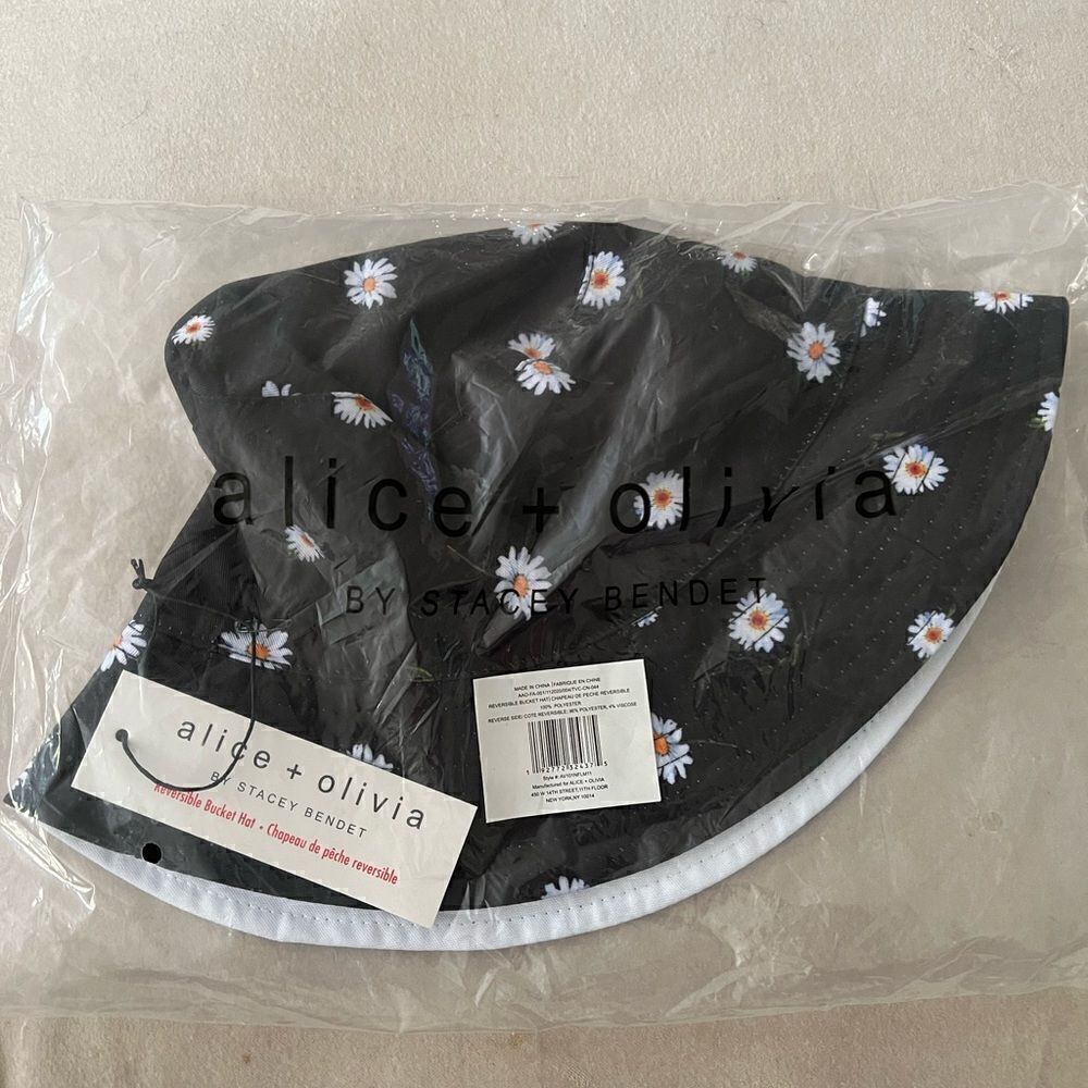 Alice and Olivia Reversible Bucket Hat - NWT - Picture 4 of 5